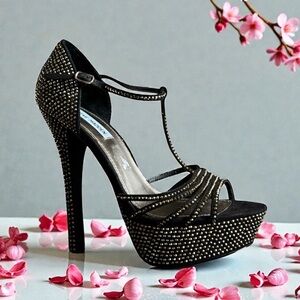 STEVE MADDEN Elegant Black and Gold Women's Heels • Size 10 Women